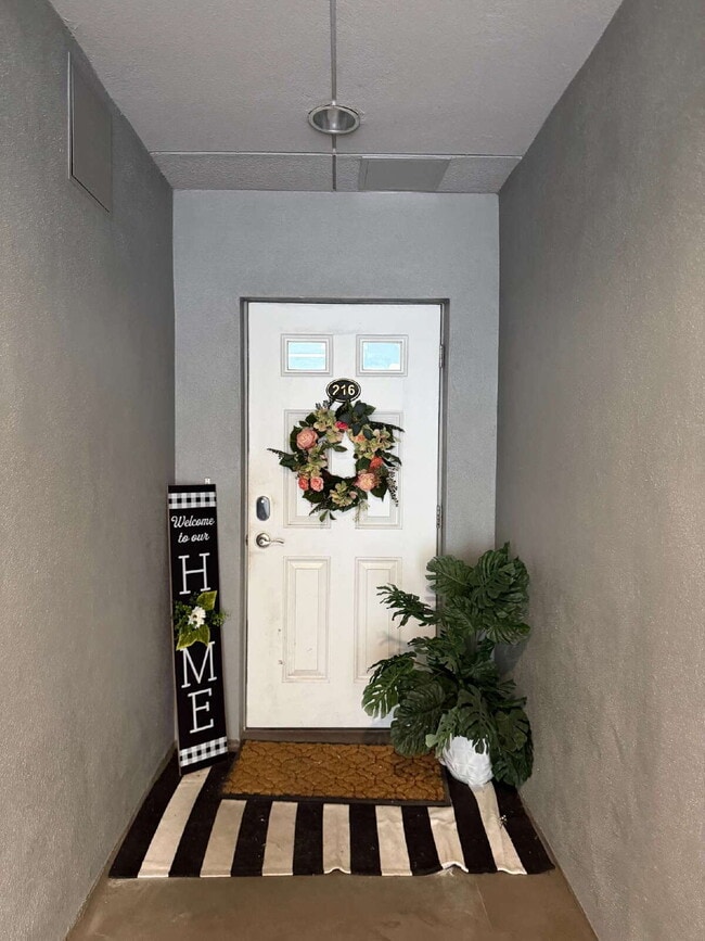 Building Photo - Spectacular 2/2.5 Condo in the Oldsmar Galleria Town Center Lifestyle