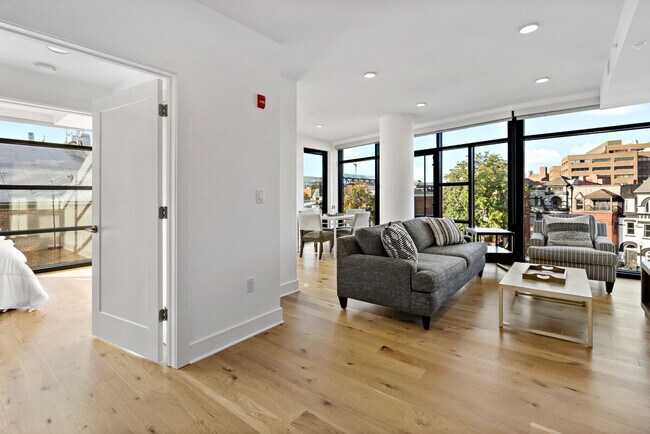 Foto del edificio - 1841 7th St NW
