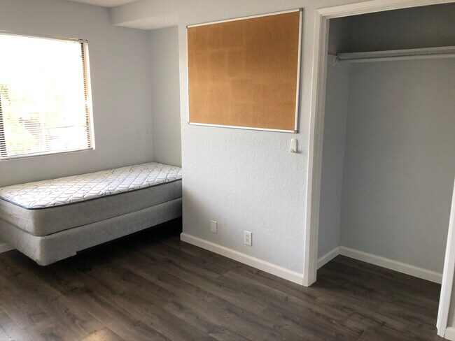 Dormitorio 1 - 55 Stenner St