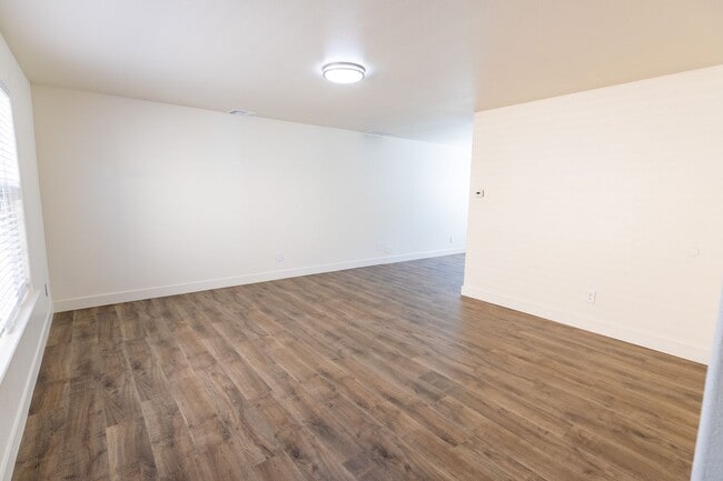 Building Photo - 1240 Bunting Ave