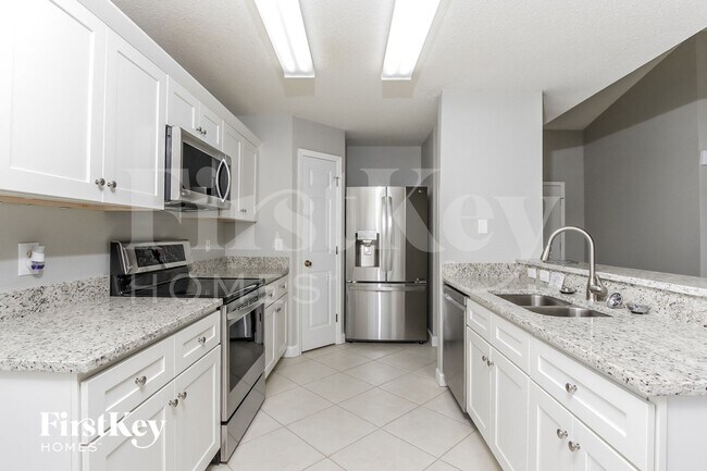 Building Photo - 12025 Larson Ln