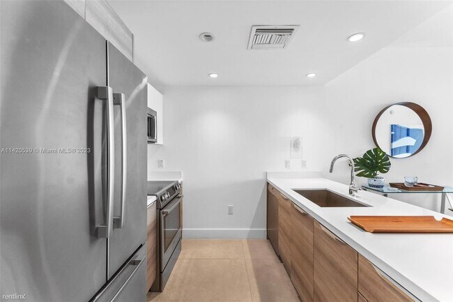 Foto del edificio - 2 br, 2 bath Condo - 9940 W Bay Harbor Dr ...