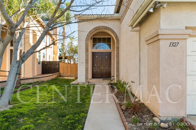 Foto del edificio - 1327 Surfwood Ln