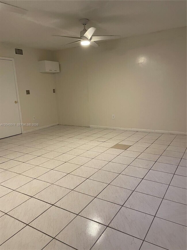 Foto del edificio - 7607 Harbour Blvd