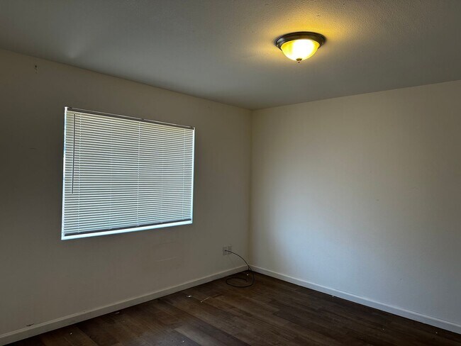 Building Photo - Single Level 3 Bedroom 2 Bath - 1 Car Garage - Lebanon