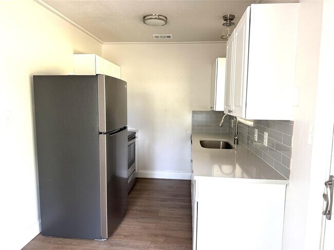 Foto del edificio - 1558 Lovers Ln