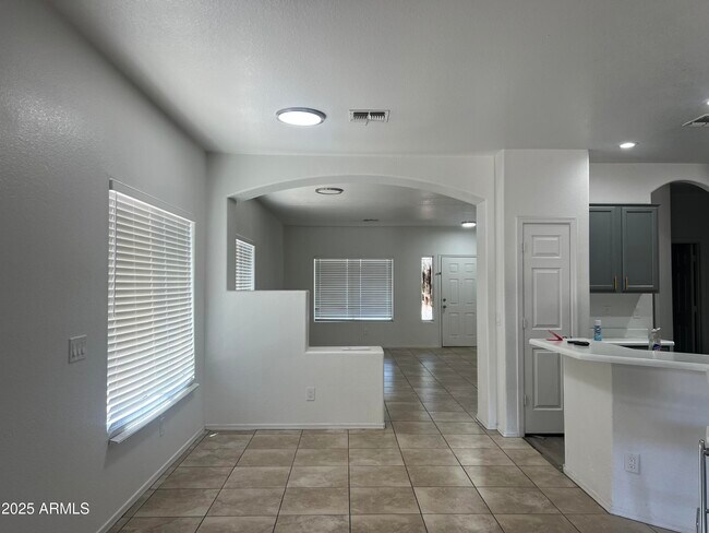 Foto del edificio - 12371 W Grant St