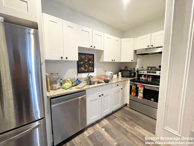 Foto del edificio - 670 Massachusetts Ave