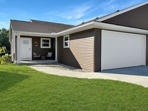 Building Photo - 105 Sunflower St