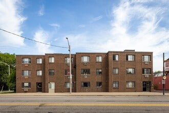 Building Photo - 360 Tecumseh Rd W