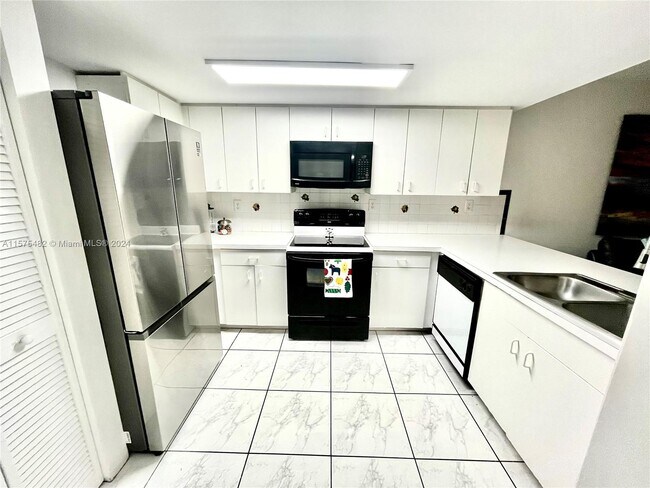 Foto del edificio - 9203 Fontainebleau Blvd