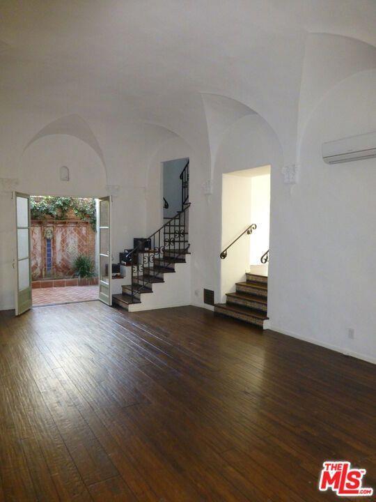 Foto del edificio - 1355 Laurel Ave