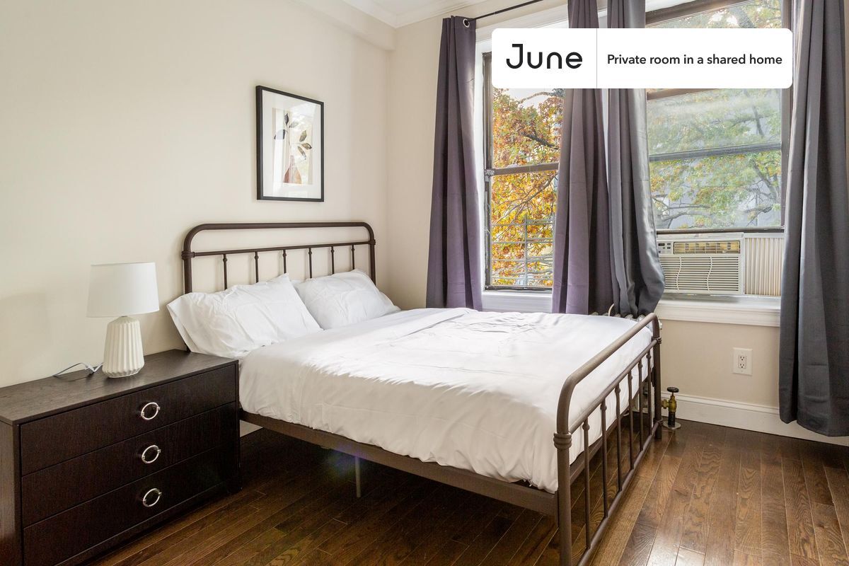 Room in Shared 4 bed/1 bath home - Room in Shared 4 bed/1 bath home