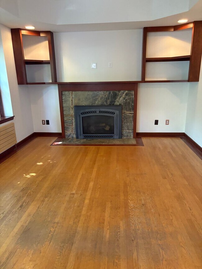 Foto del edificio - Beautiful 1908 Craftsman home for rent!