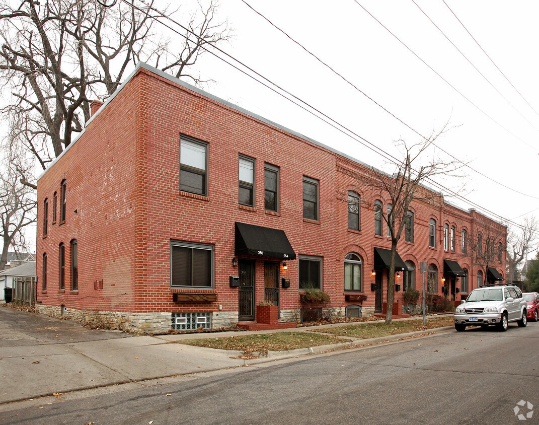 Primary Photo - 242-256 St Albans St
