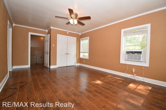Foto del edificio - 3 br, 1 bath House - 1953 Moore's Dairy Rd.