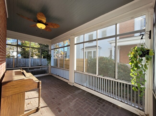 Building Photo - 115 Walnut St