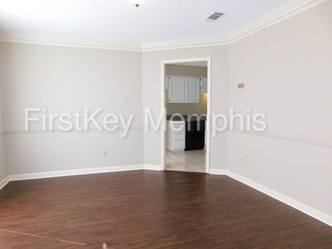 Foto del edificio - 8484 Buckhurst Rd