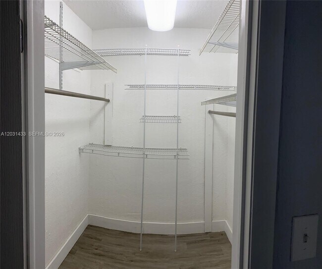 Foto del edificio - 8950 SW 69th Ct