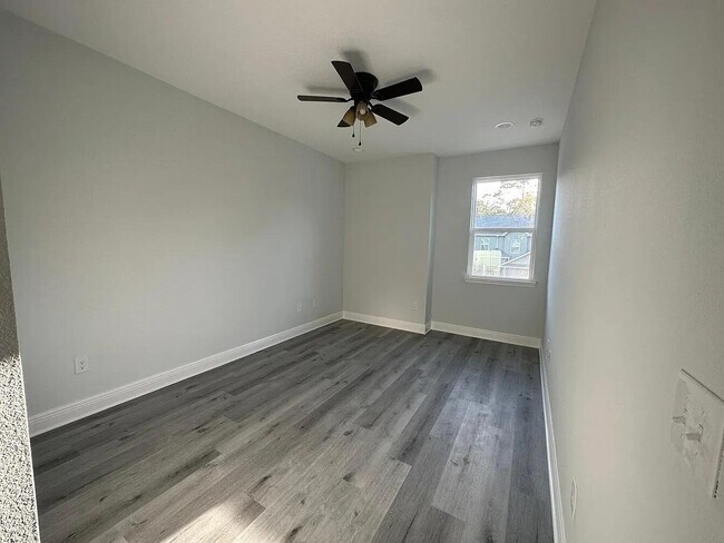 Building Photo - 1724 Sound Haven Ct