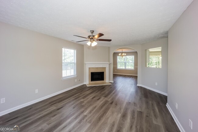 Building Photo - 877 Terance Ave