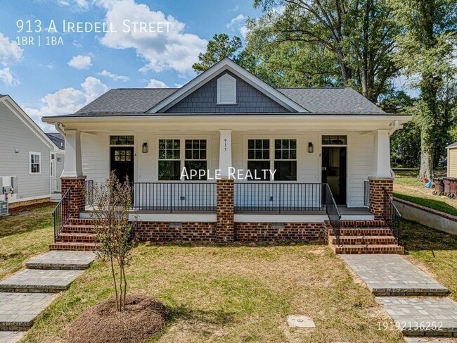 Photo - 913 Iredell St House