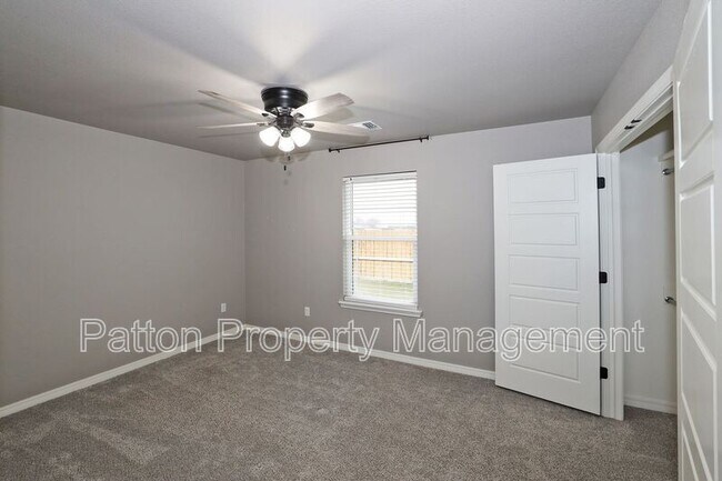 Foto del edificio - 14411 Periwinkle Dr
