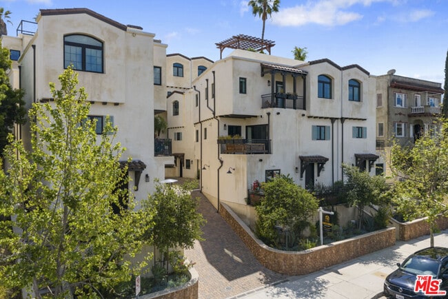 Foto del edificio - 738 Parkman Ave