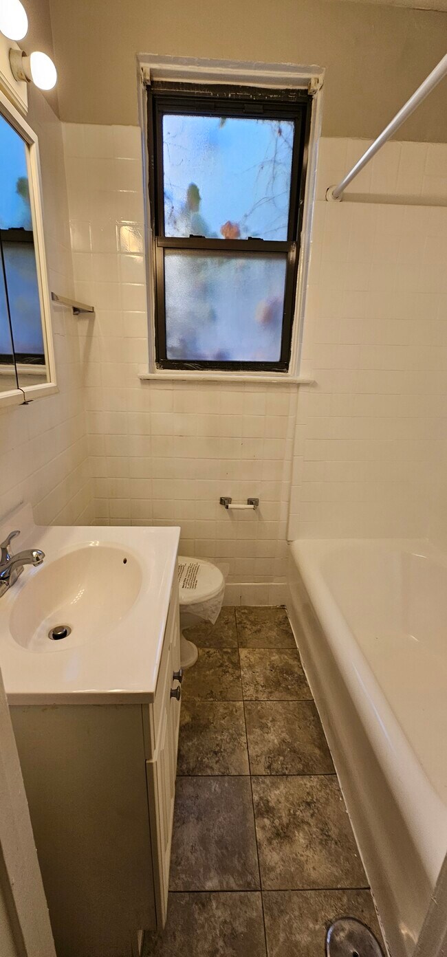 Foto del edificio - 656 W Sheridan Rd