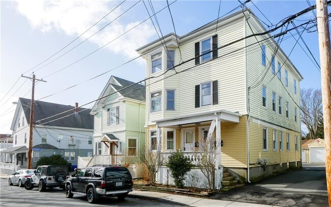 Building Photo - 98 1/2-92 Warner St