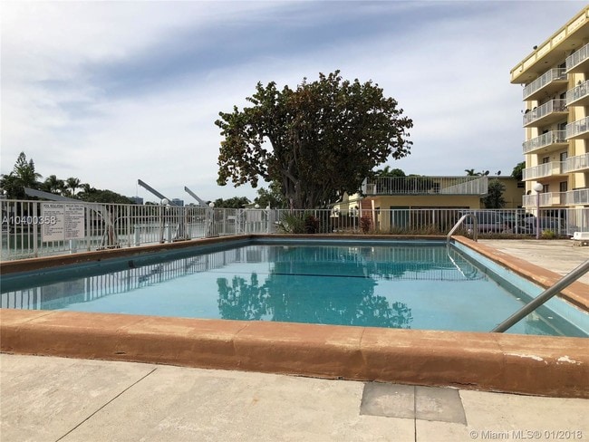 Building Photo - 110 S Shore Dr
