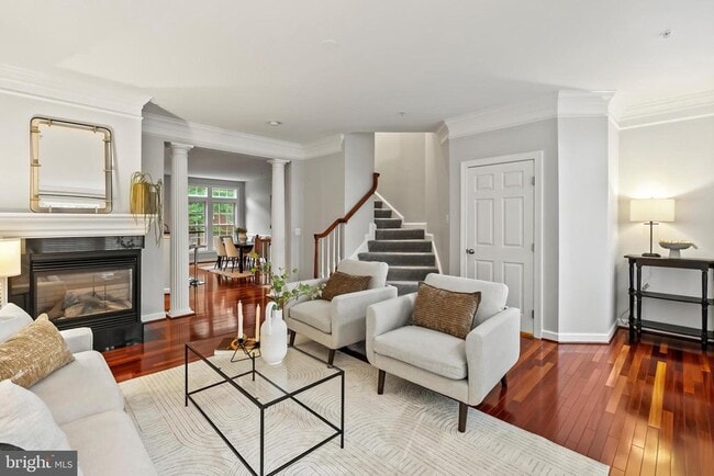 Building Photo - 904 W Glebe Rd