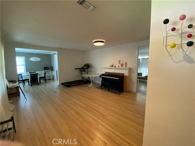 Foto del edificio - 8929 Rathburn Ave