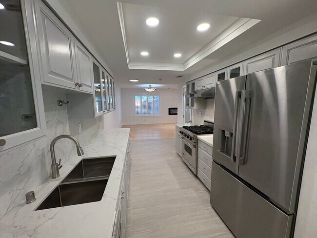 Foto del edificio - Newly Remodeled Townhouse Available Now!