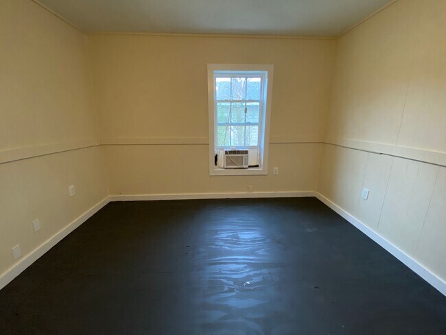 Foto del edificio - 2415 Maple Rd SE