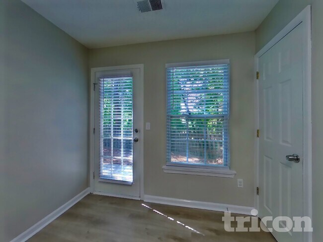 Foto del edificio - 225 Lossie Ln