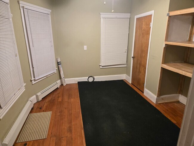 Dormitorio 1 - 215 East St