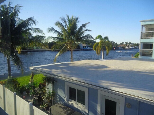 Building Photo - 999 S Riverside Dr