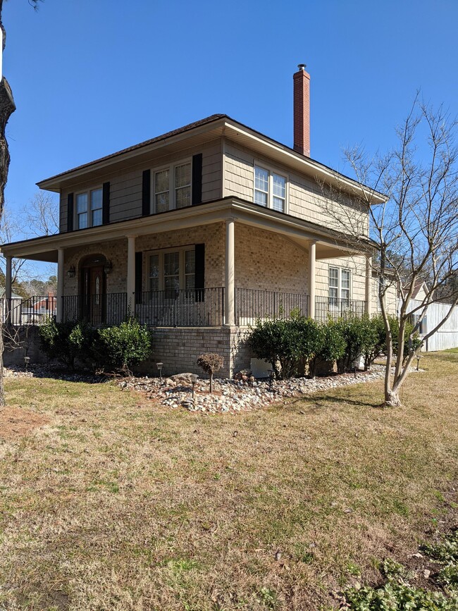 Building Photo - 1600 Back Creek Rd