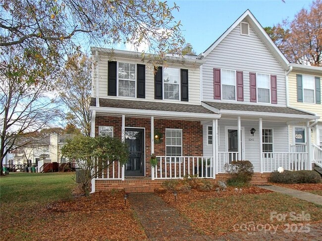 Foto del edificio - 8244 Circle Tree Ln