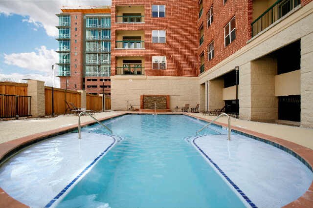 Área de piscina/jacuzzi - 300 St Joseph Pky