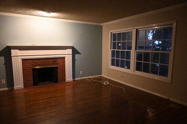 Building Photo - 14702 Dickens St