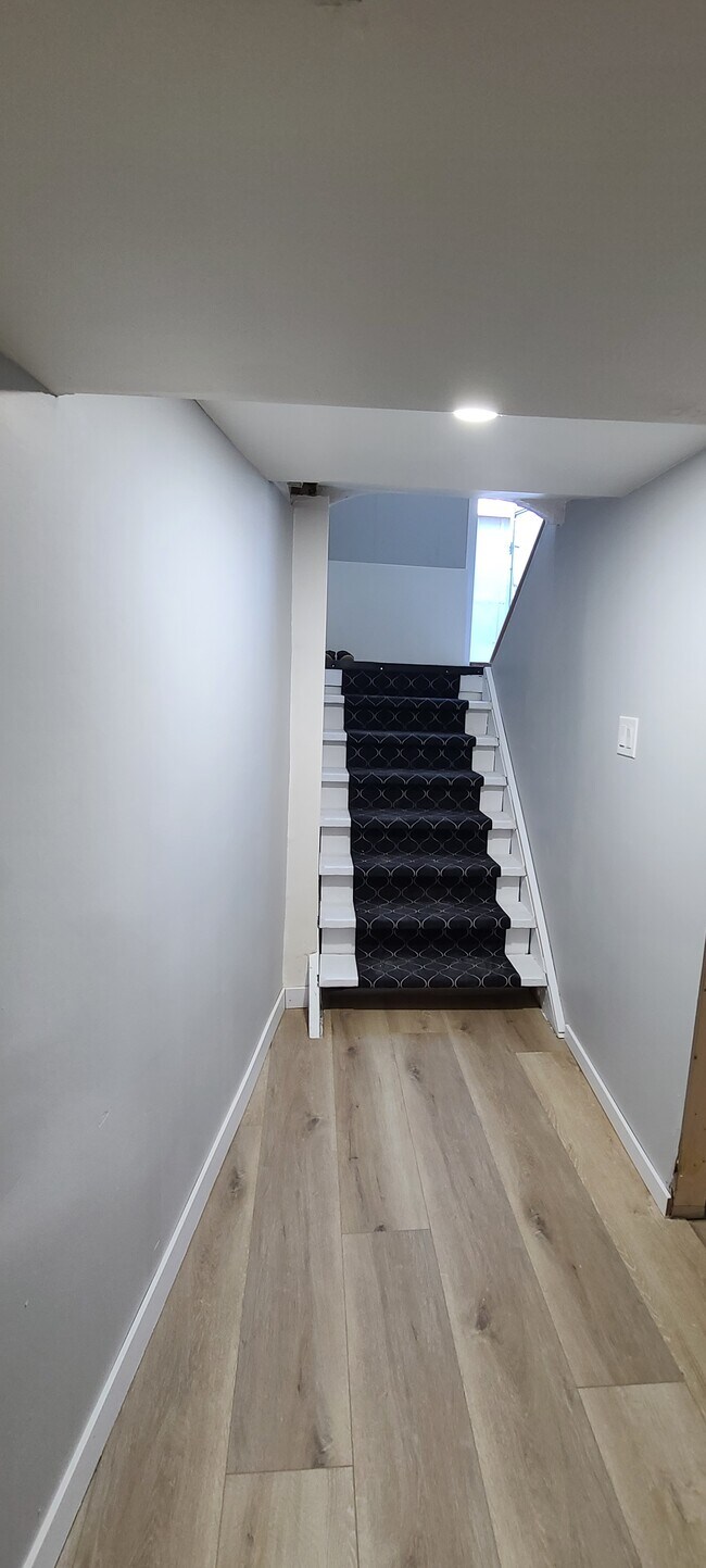 Building Photo - 574 Mulvey Av