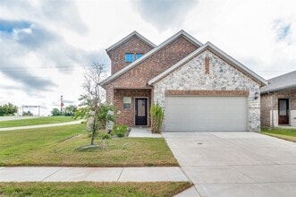 Building Photo - 5011 Bellhurst Dr