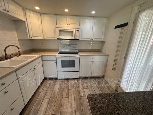 Building Photo - 149 1/2 E. Butte Avenue