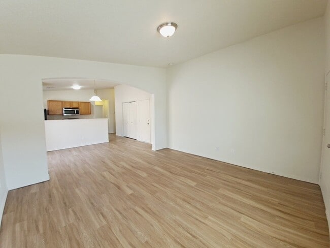 Building Photo - Cute 3 bed 2 bath home in Huning Ranch