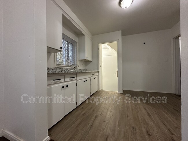 Foto del edificio - 12321 Elmdale St