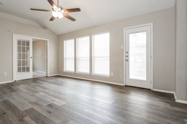 Foto del edificio - 1213 Misty Meadow Dr