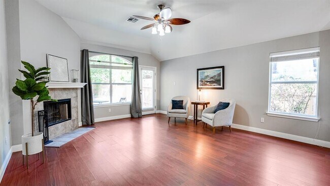 Foto del edificio - 725 Crane Canyon Pl