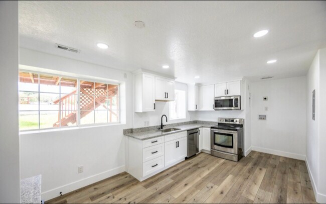 Building Photo - 457 S 100 E St